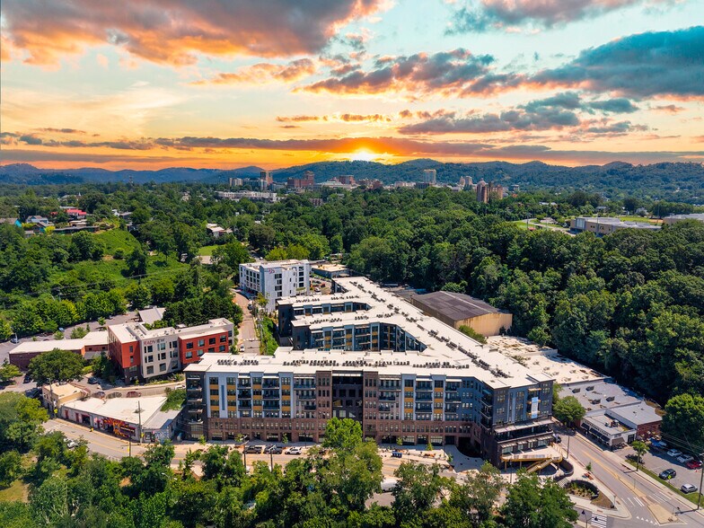 More Photos Of 146 Roberts St, Asheville Apartments For Lease