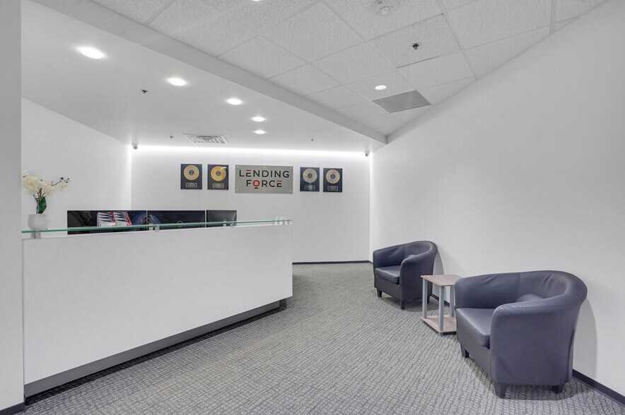 More Photos Of 31700 Middlebelt Rd, Farmington Hills Office For Lease