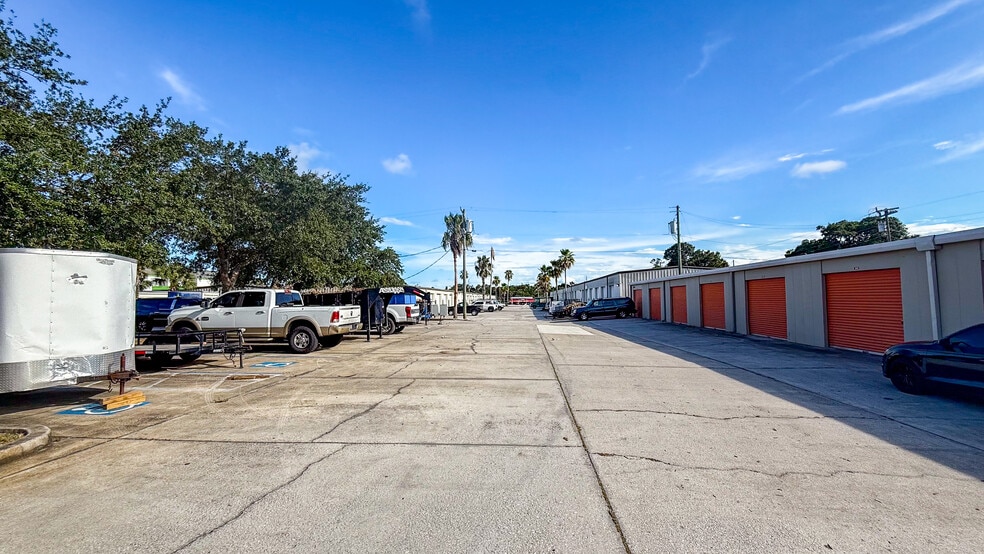 More Photos Of 2600 Aurora Rd, Melbourne Unknown For Lease