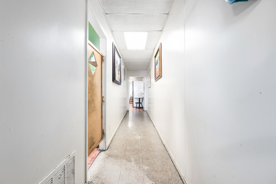 More Photos Of 140 W Main St, Itasca Restaurant For Sale