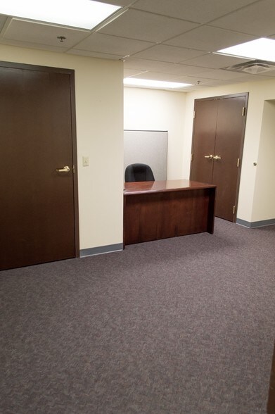 More Photos Of 106 W Wilson St, Batavia Office For Lease