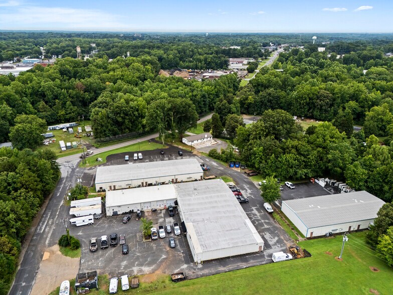 More Photos Of 679 Oakridge Farm Hwy, Mooresville Office For Sale