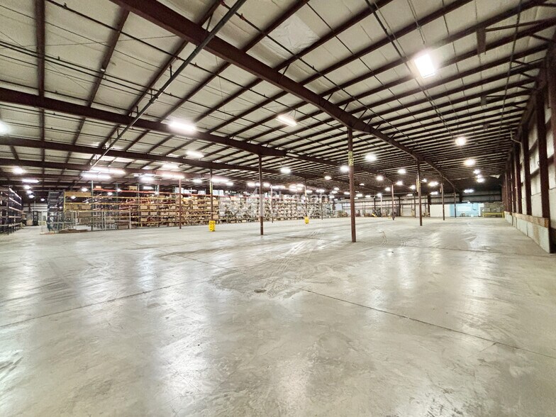 More Photos Of 7825 Hub Pky, Valley View Warehouse For Lease