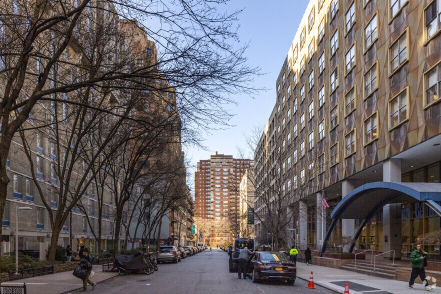 More Photos Of 242 W 27th St, New York Office For Sale