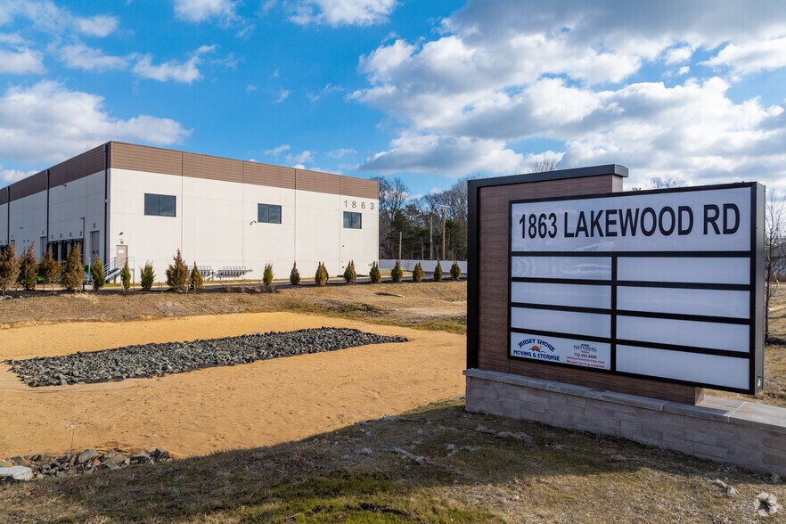 More Photos Of 1863 Lakewood Rd, Toms River Distribution For Lease
