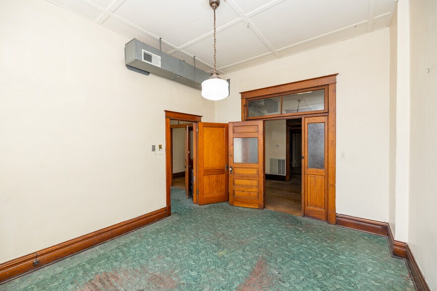 More Photos Of 108 S Santa Fe Ave, Salina General Retail For Lease