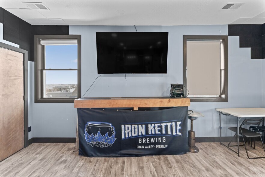 More Photos Of 508 S Main St, Grain Valley Bar For Lease