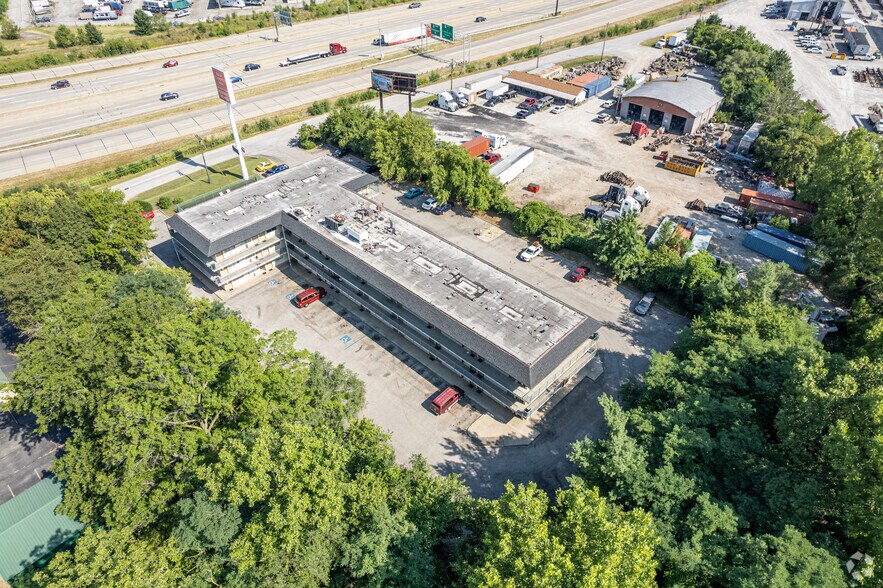 More Photos Of 2016 Old Us-31, Jeffersonville Hotel For Sale