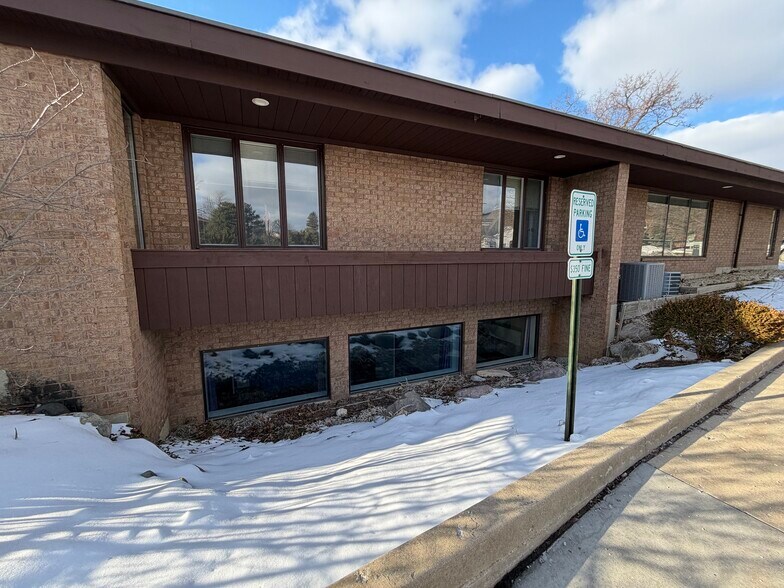 More Photos Of 511-515 Thornhill Dr, Carol Stream Unknown For Lease