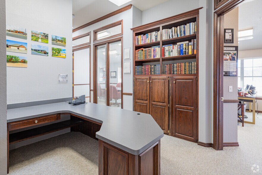 More Photos Of 1900 E 15th St, Edmond Office For Lease