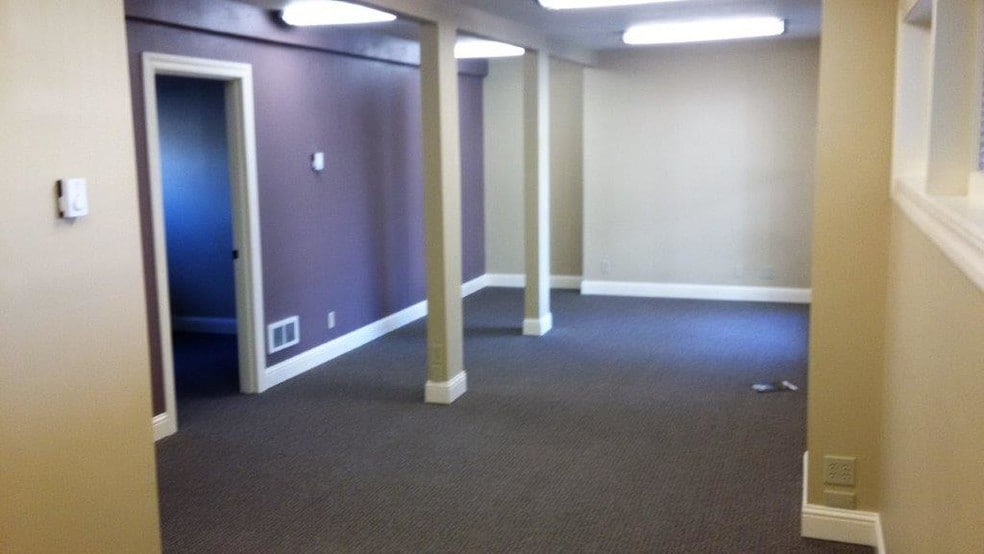 More Photos Of 1655 Hudson St, Longview Office For Lease