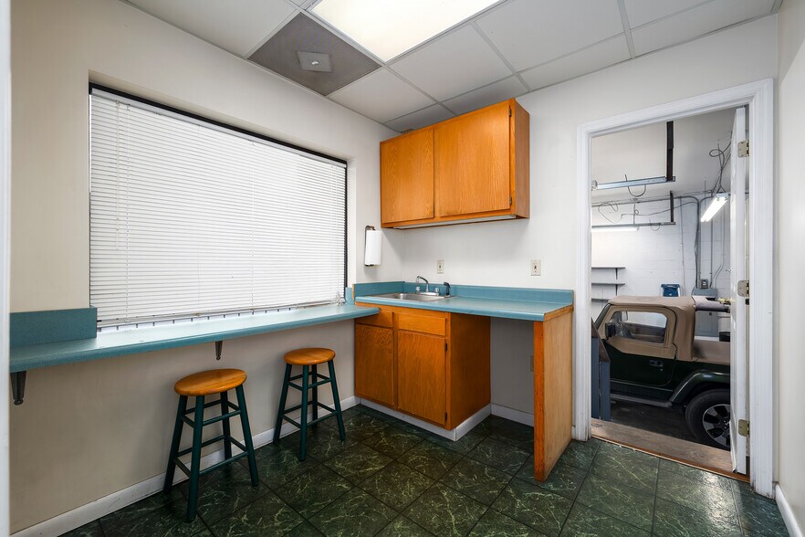 More Photos Of 5547 1st Ave N, Birmingham Freestanding For Sale