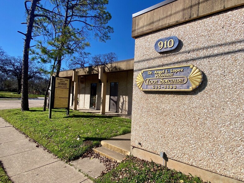 More Photos Of 910 W Northside Dr, Fort Worth Medical For Lease