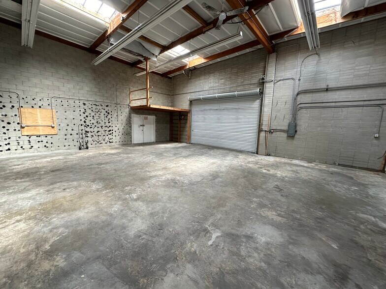 More Photos Of 840 Old County Rd, Belmont Warehouse For Lease