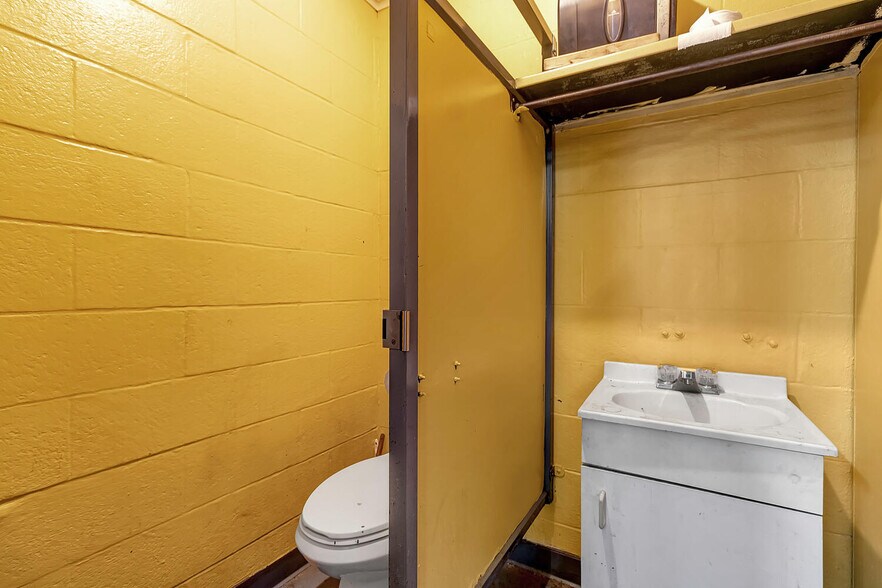 More Photos Of 142 Dutton Ave, Buffalo Warehouse For Sale