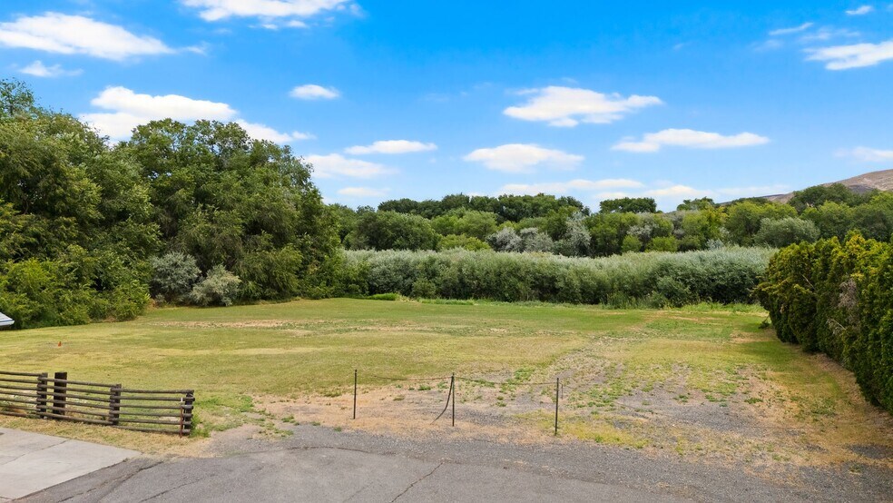 More Photos Of 111 E 10th Ave, Selah Land For Sale