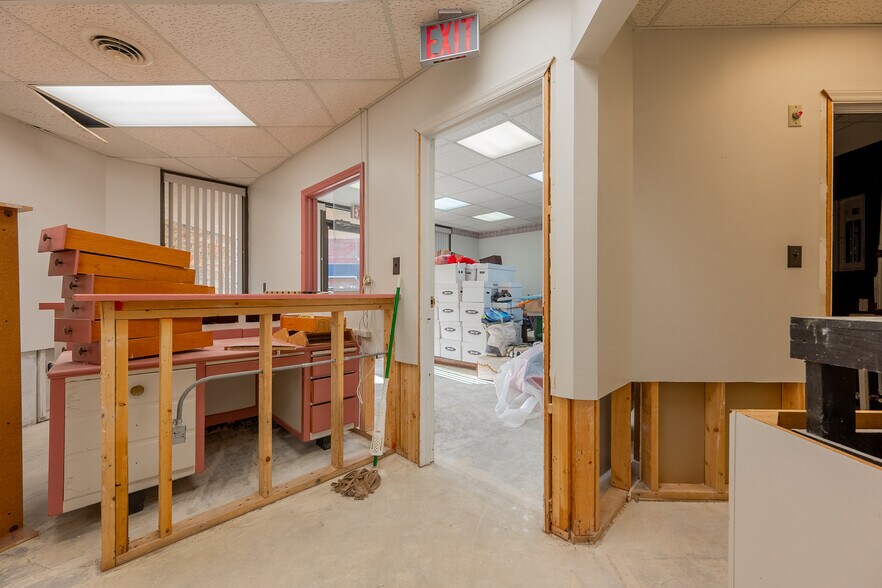 More Photos Of 65 E Main St, Pulaski Coworking Space
