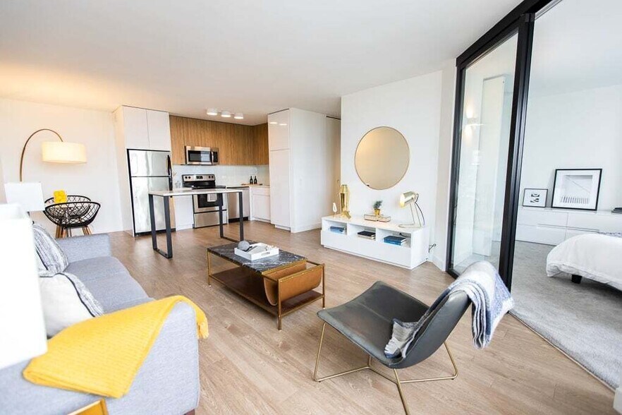 More Photos Of 2623-2627 N Clark St, Chicago Apartments For Lease