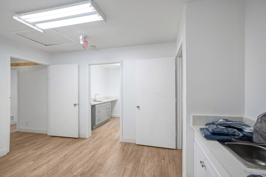 More Photos Of 540 Nokomis Ave S, Venice Medical For Lease