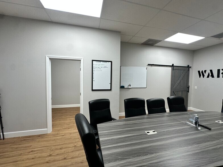 More Photos Of 25091 Bernwood Dr, Bonita Springs Showroom For Sale
