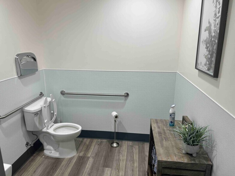 More Photos Of 27559 Newport Rd, Menifee Storefront For Lease