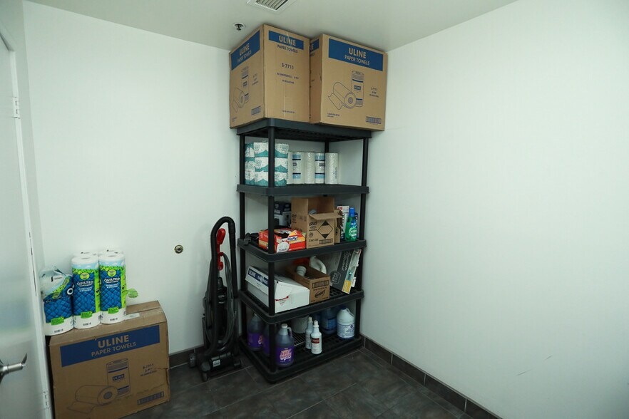 More Photos Of 4301 S Valley View Blvd, Las Vegas Warehouse For Lease