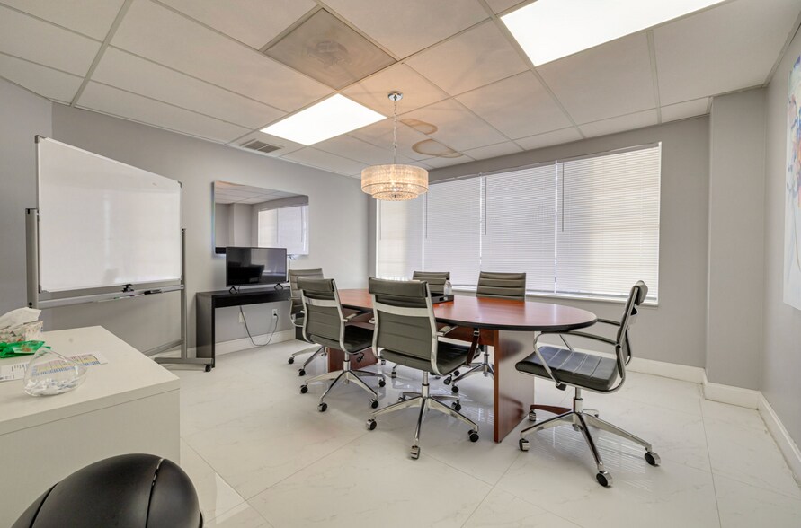 More Photos Of 2706 Alt 19, Palm Harbor Unknown For Lease