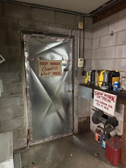 More Photos Of 1412 W Kirkwood Ave, Bloomington Industrial For Sale