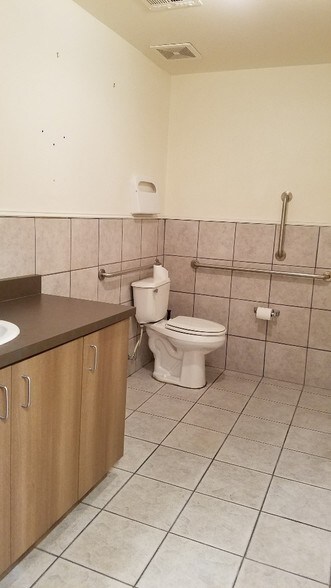 More Photos Of 1371 W Warm Springs Rd, Henderson Storefront For Lease