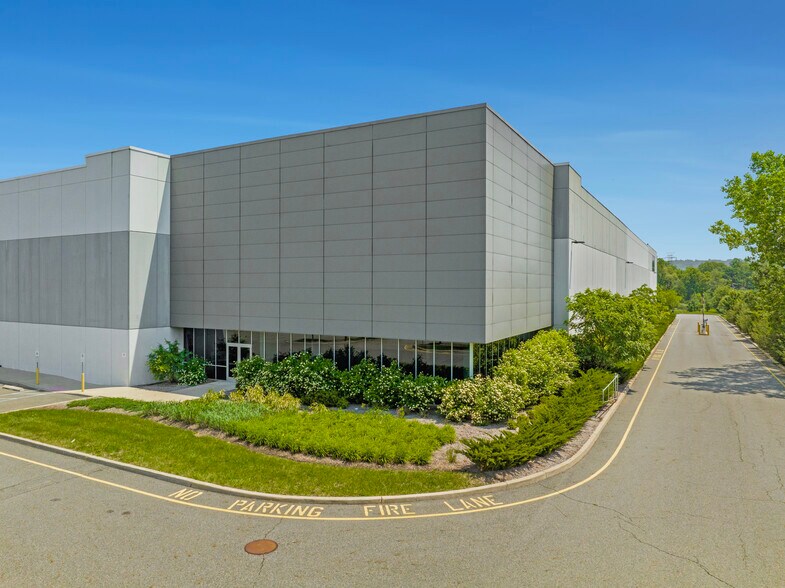 More Photos Of 100 Performance Dr, Mahwah Distribution For Lease