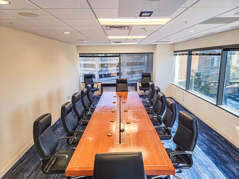 More Photos Of 301 W Bay St, Jacksonville Office For Lease