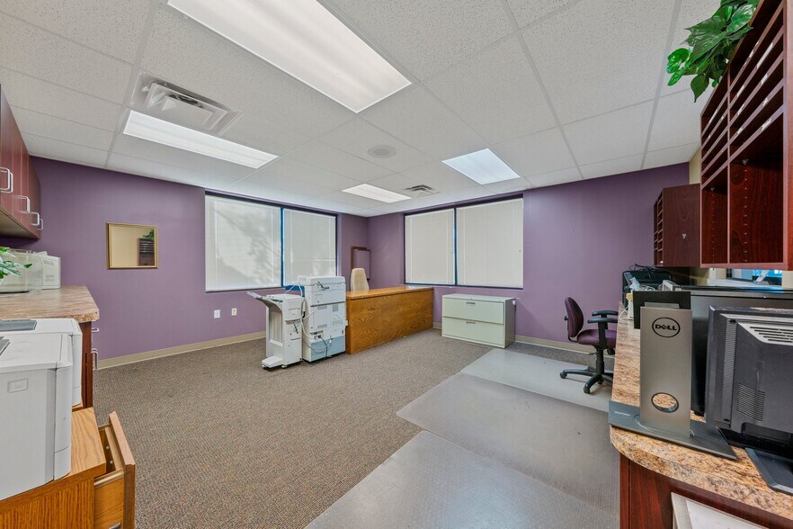 More Photos Of 1004 Glenview Dr, Glasgow Medical For Sale