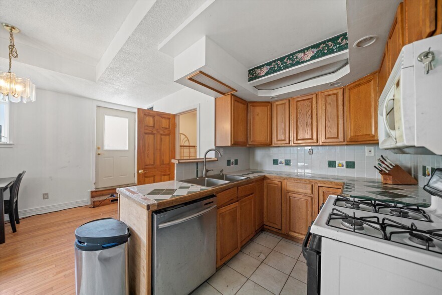 More Photos Of 591 Burnham Ave, Calumet City Office Residential For Sale