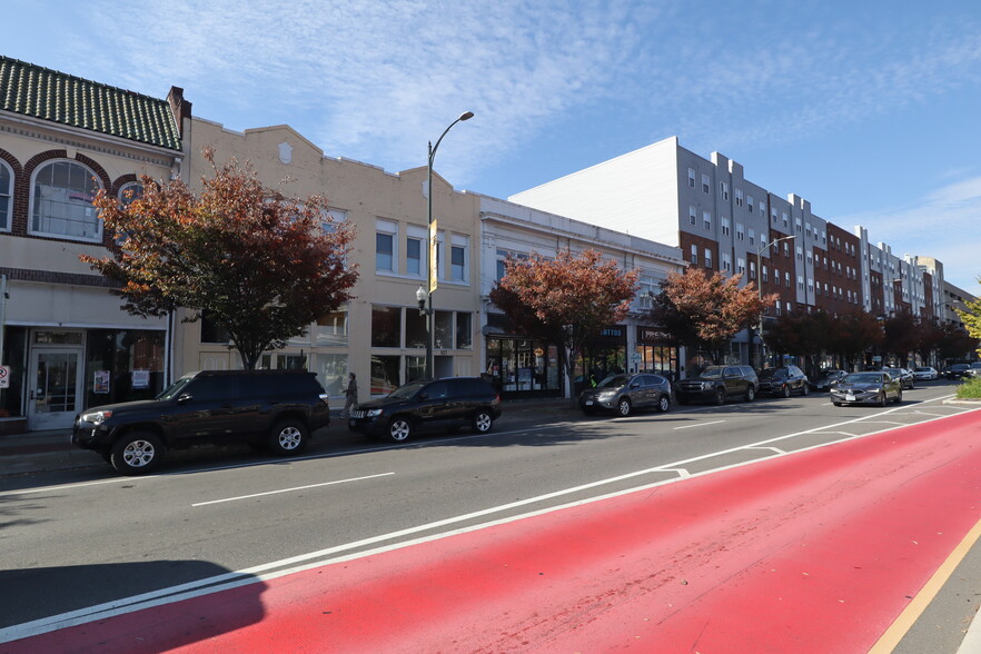 Primary Photo Of 815-817 W Broad St, Richmond Storefront Retail Residential For Lease