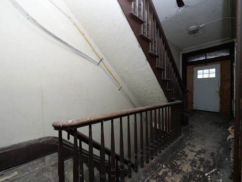 More Photos Of 170 Chambers St, Newburgh Apartments For Sale