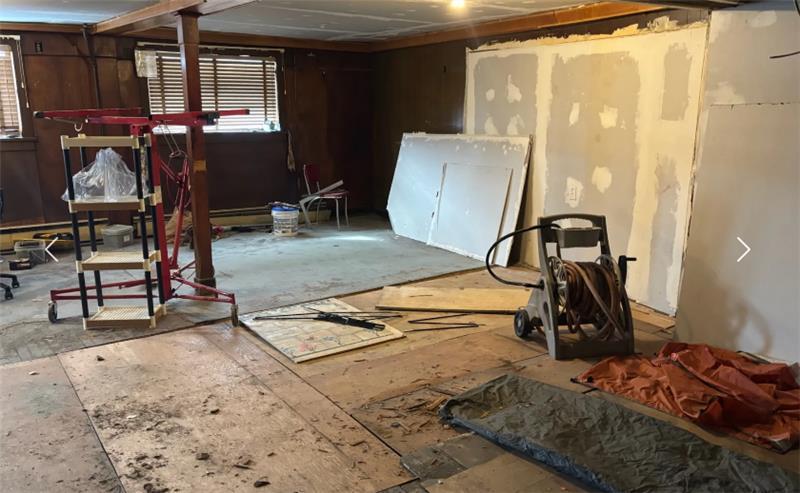 More Photos Of 201 Seneca St, Fulton Freestanding For Sale