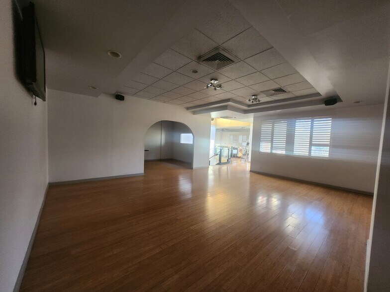 More Photos Of 4577-4585 Clairemont Dr, San Diego Storefront Retail Office For Lease