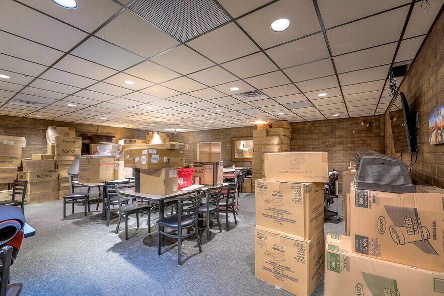 More Photos Of 330 E 135th St, Kansas City Restaurant For Sale