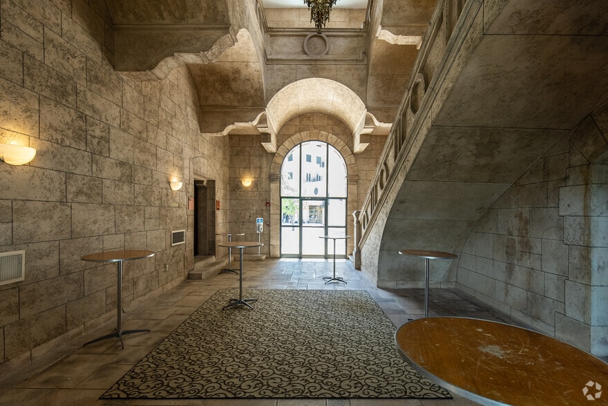 More Photos Of 800 S Douglas Rd, Coral Gables Unknown For Lease