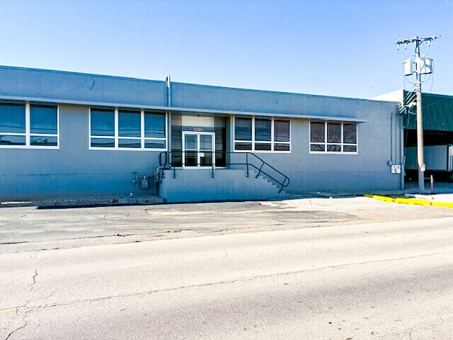 More Photos Of 3301 N Santa Fe Ave, Oklahoma City Warehouse For Lease