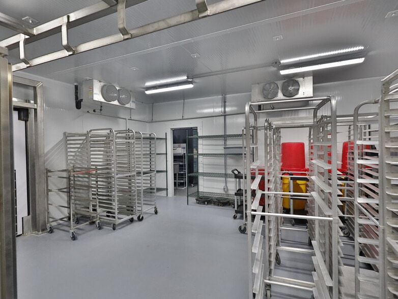 More Photos Of 333 Ch Brosseau, Cowansville Industrial For Lease