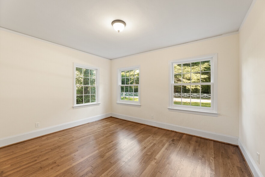 More Photos Of 114 Bulloch Ave, Roswell General Retail For Lease