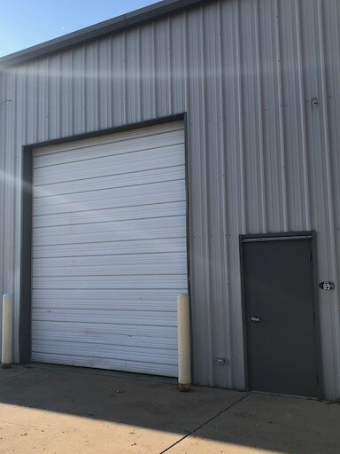 More Photos Of 189 Poplar Pl, North Aurora Warehouse For Lease