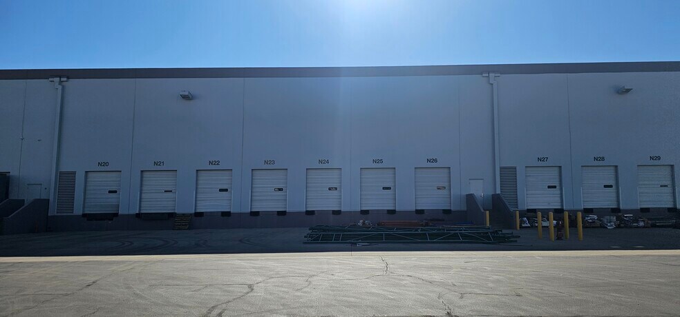 More Photos Of 27040 San Bernardino Ave, Redlands Distribution For Lease