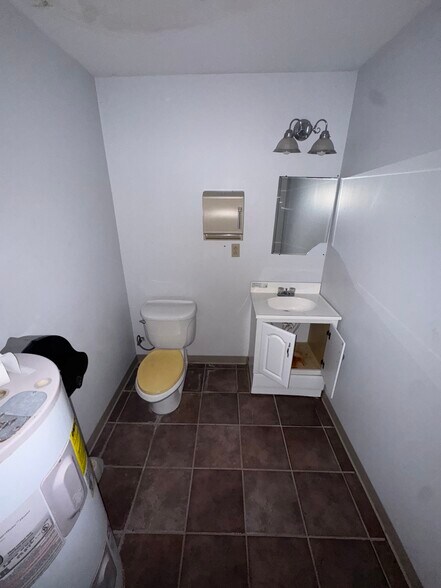 More Photos Of 12935 U. S. 43, Axis Flex For Lease