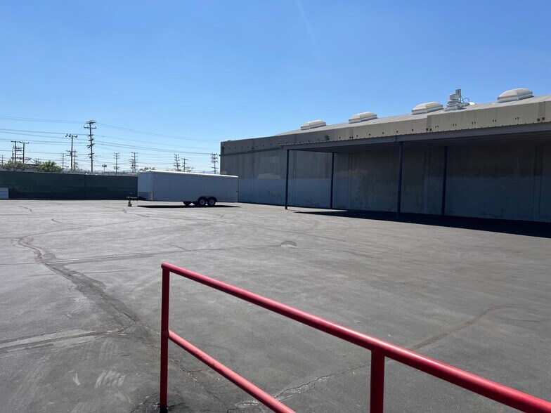 More Photos Of 13222-13226 Saticoy St, North Hollywood Warehouse For Lease
