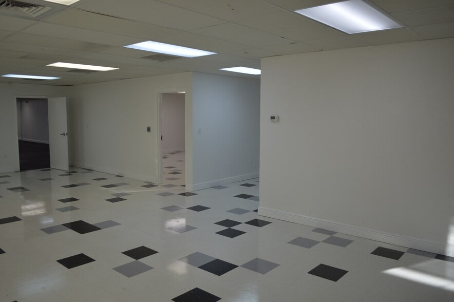 More Photos Of 2979 N 46th Ave, Saint Petersburg Office For Lease