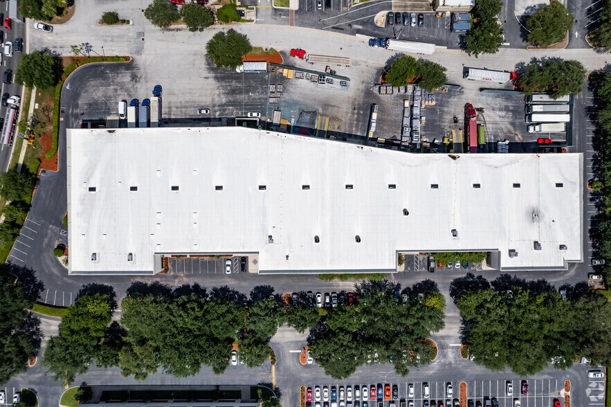 More Photos Of 2100 Consulate Dr, Orlando Warehouse For Lease