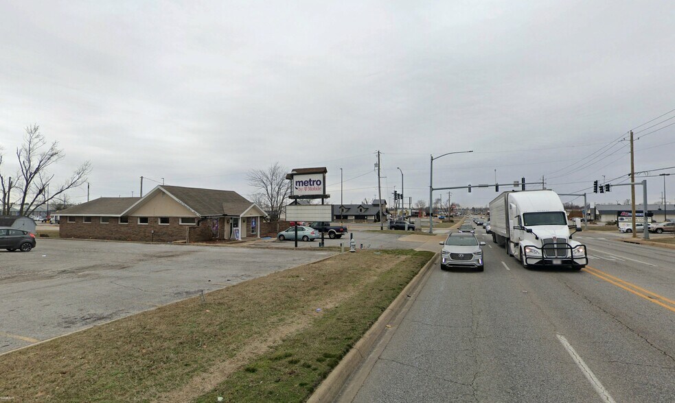 More Photos Of 2010 W Walnut Street, Rogers Land For Lease