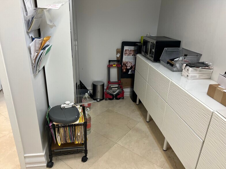 More Photos Of 4651 Sheridan St, Hollywood Medical For Sale